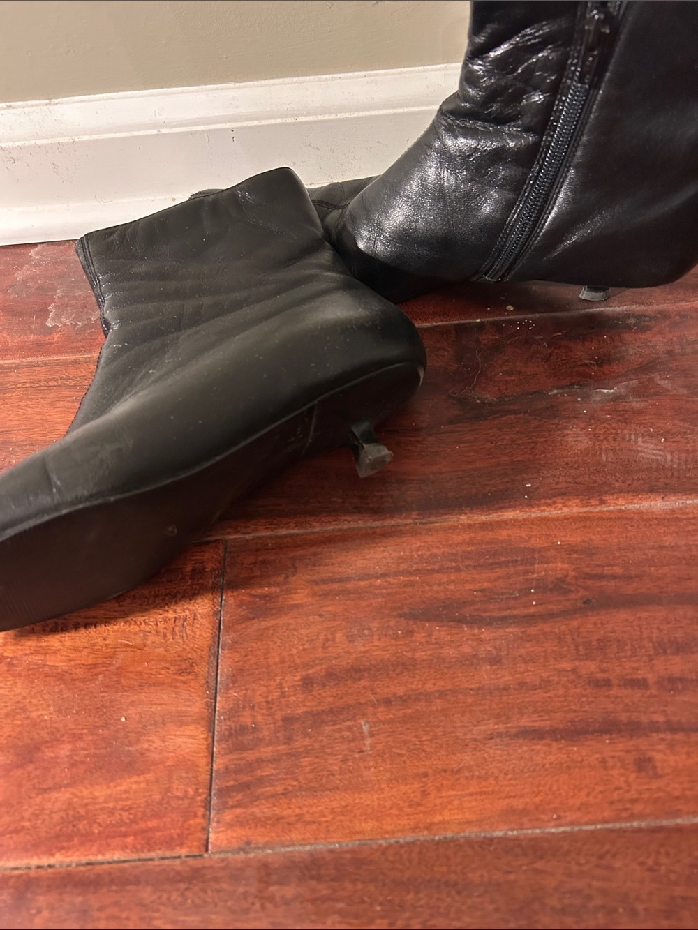 Diba Black Pointed Leather Ankle Booties - Picture 2 of 8
